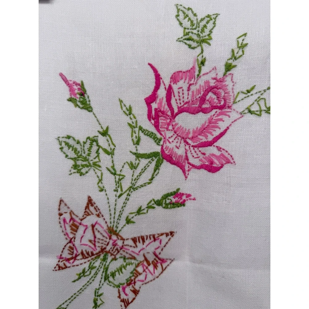 Vintage Hand Embroidered Table Runner Dresser Scarf Floral Rose Scalloped 39x11